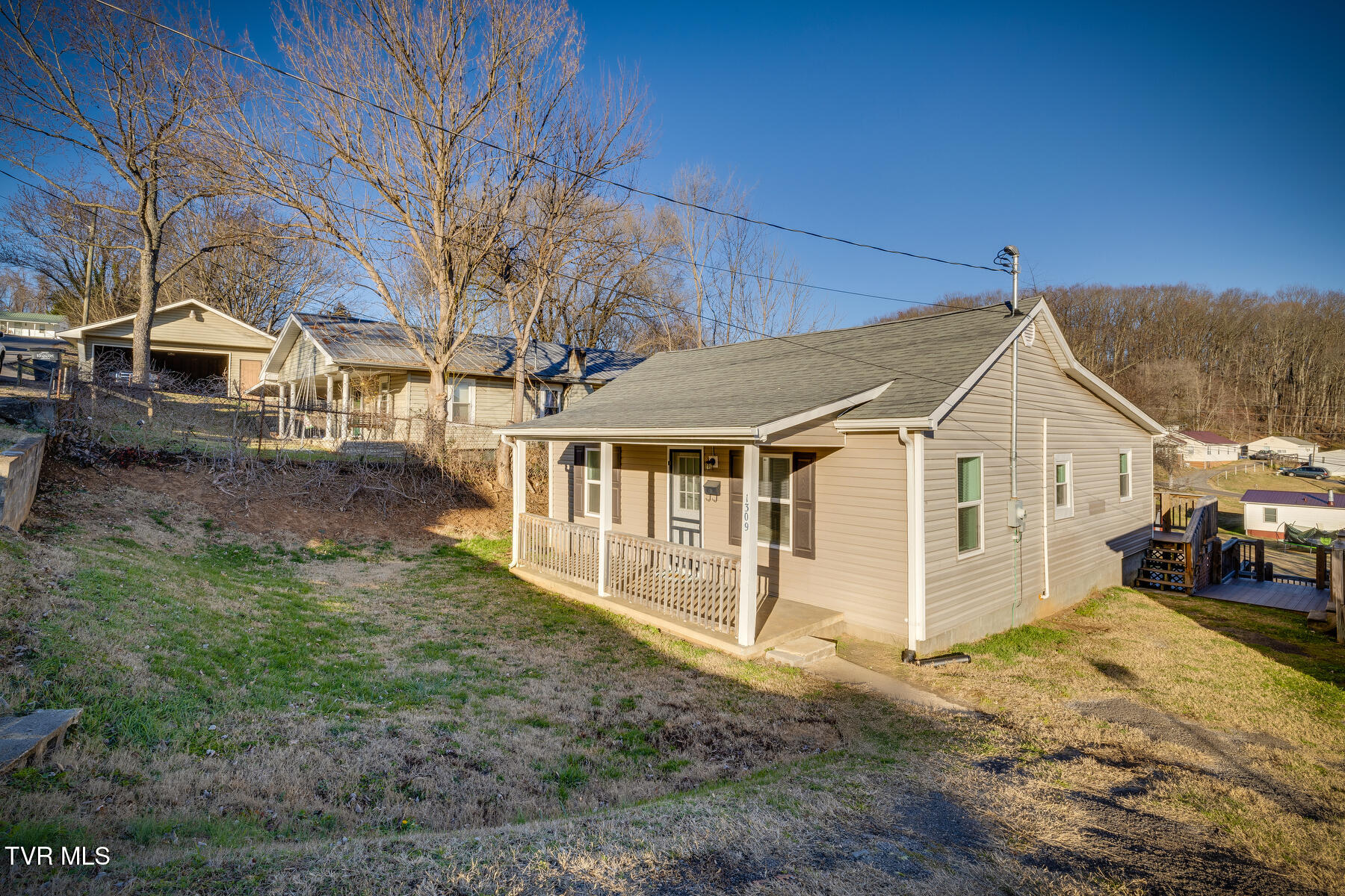 1309 Riverside Avenue Kingsport, TN 37660 - Photo 3 of 25 003