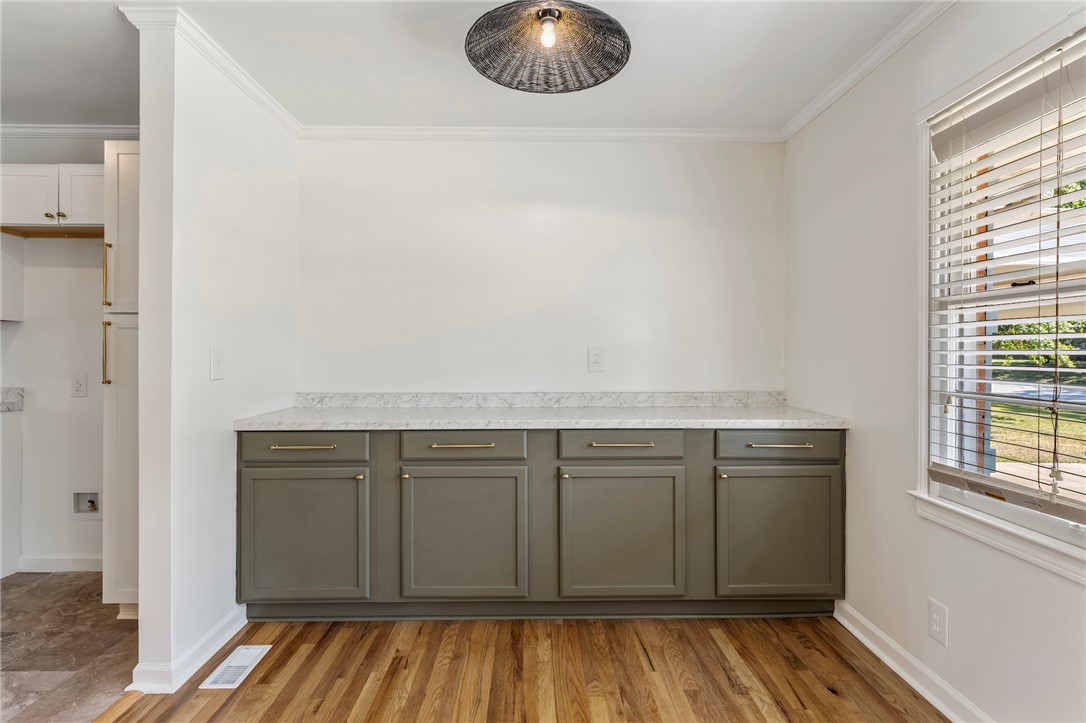 409 Mapleton Drive Greenville, SC 29607 - Photo 5 of 29