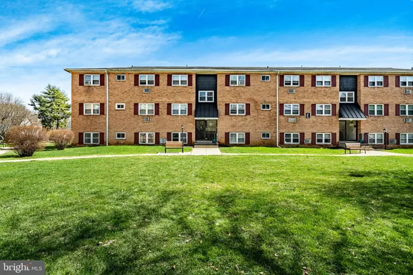 $190,000 | 335 East Lancaster Avenue, Unit E4, Downingtown, PA 19335