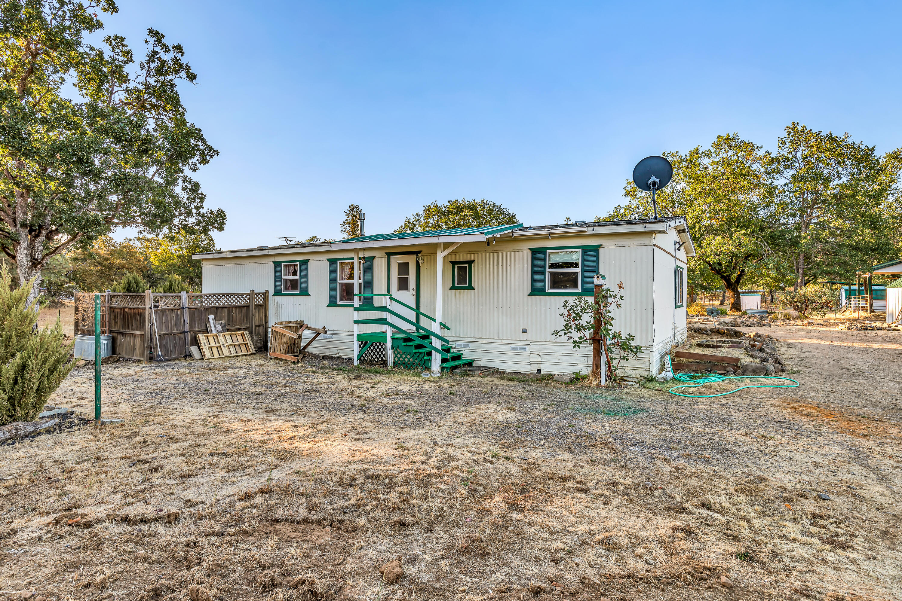 3849 Sams Valley Road Gold Hill, OR 97525 - Photo 32 of 57 9R9A8442
