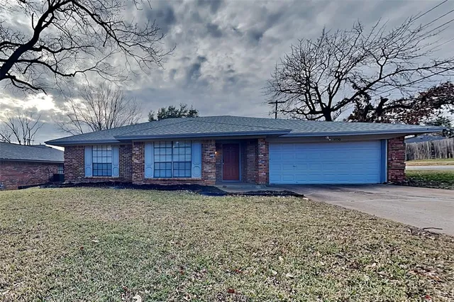 $2,180 | 5730 Sagebrush Trail, Arlington, TX 76017