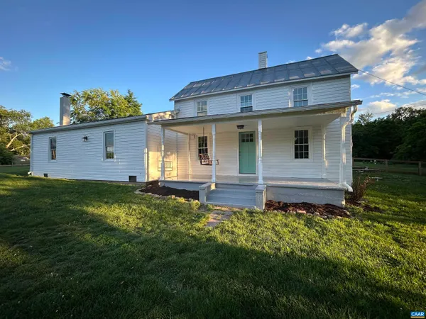 $310,000 | 1983 Howardsville Turnpike, Lyndhurst, VA 22952