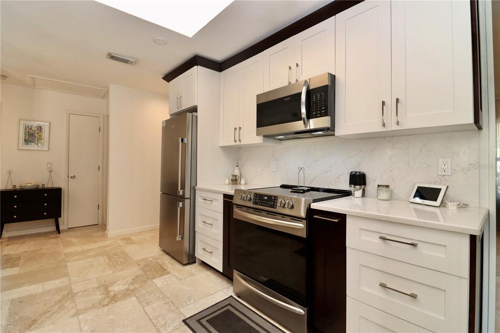 9200 Walsingham Road Largo, FL 33773 - Photo 8 of 41 Gallery Image 8