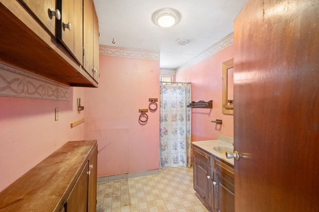 53 Bushnell Road Sturbridge, MA 01566 - Photo 17 of 26