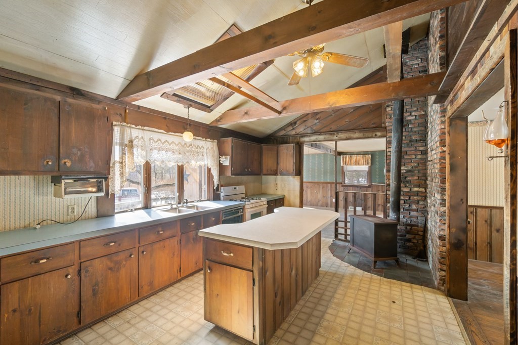 53 Bushnell Road Sturbridge, MA 01566 - Photo 8 of 26