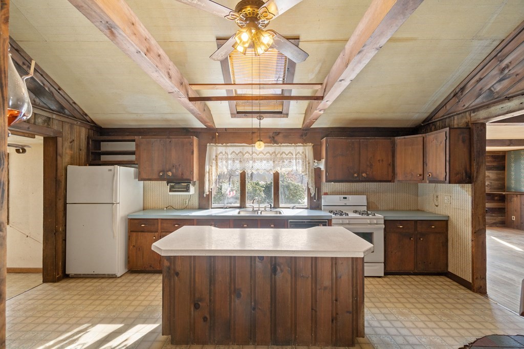 53 Bushnell Road Sturbridge, MA 01566 - Photo 9 of 26