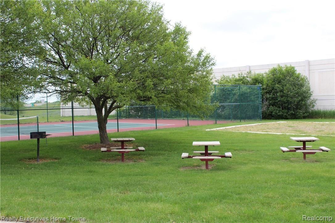 1610 O'Neil Circle Rochester, MI 48307 - Photo 47 of 49 Lots of space for outdoor picnics!