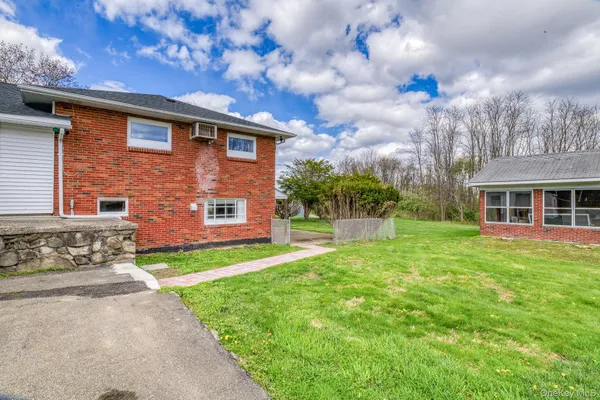 $1,500 | 353 Candlestick Hill Road, Newburgh, NY 12550