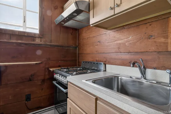a close view of sink and tap