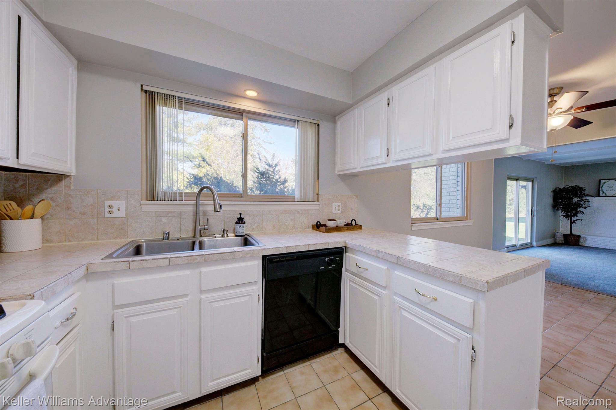 22364 Mill Road Novi, MI 48375 - Photo 7 of 61