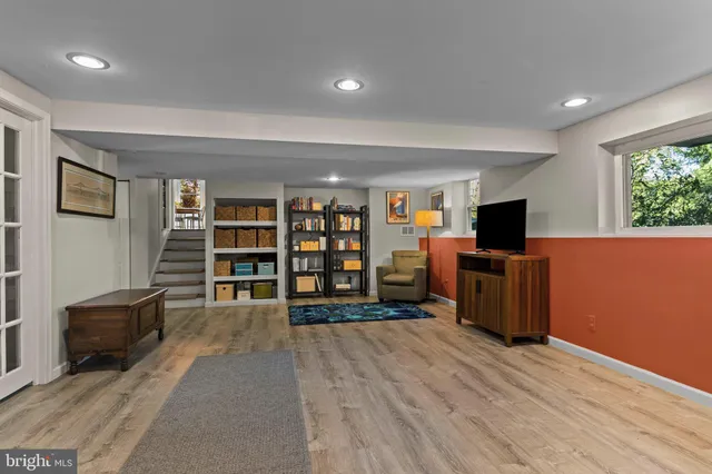 a view of a livingroom with furniture and workspace