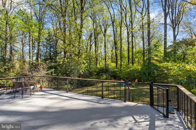 a view of sitting area with trees in the background