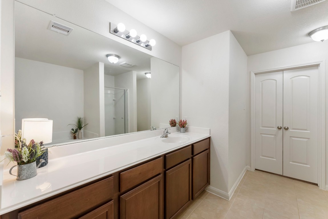 9159 Nina Road Conroe, TX 77304 - Photo 17 of 24 Primary bath features a walk-in shower, soaking tub and ample counterspace and storage.