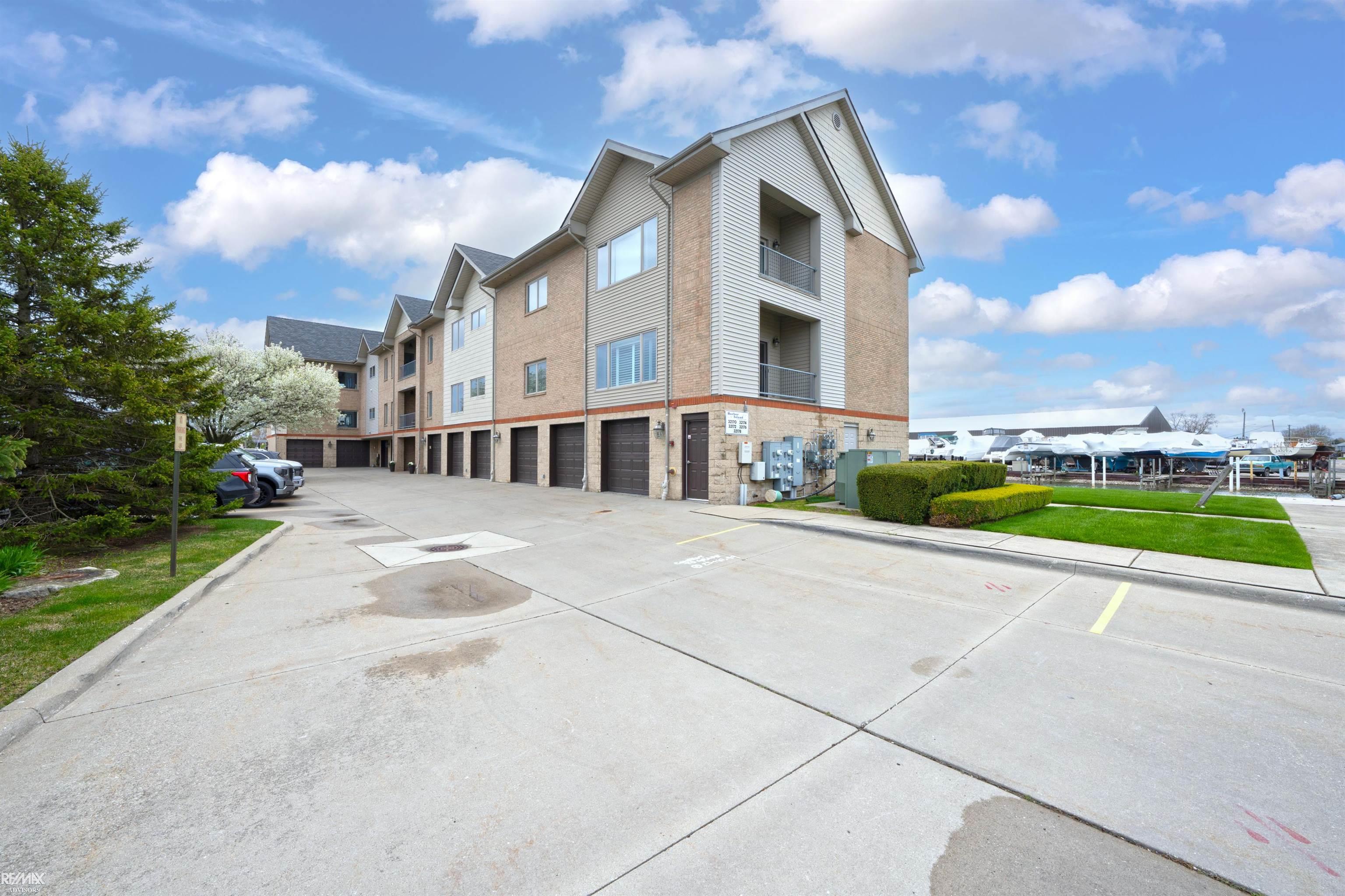 32172 North River Road, Unit 17 Harrison Township, MI 48045 - Photo 6 of 74