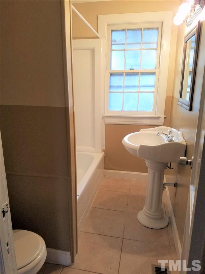 3105 East Garner Road Raleigh, NC 27610 - Photo 17 of 18 a bathroom with a sink a toilet and tub