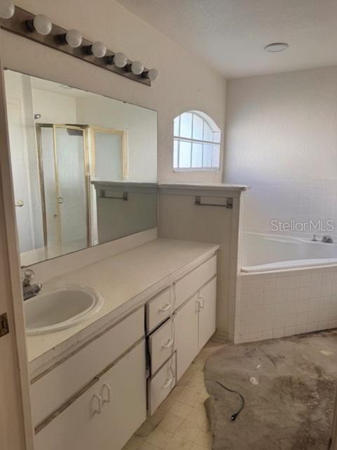 702 Tartan Loop Lake Wales, FL 33853 - Photo 11 of 20 a bathroom with a tub sink and mirror