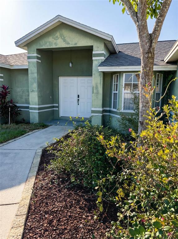 702 Tartan Loop Lake Wales, FL 33853 - Photo 2 of 20 a front view of a house with garden