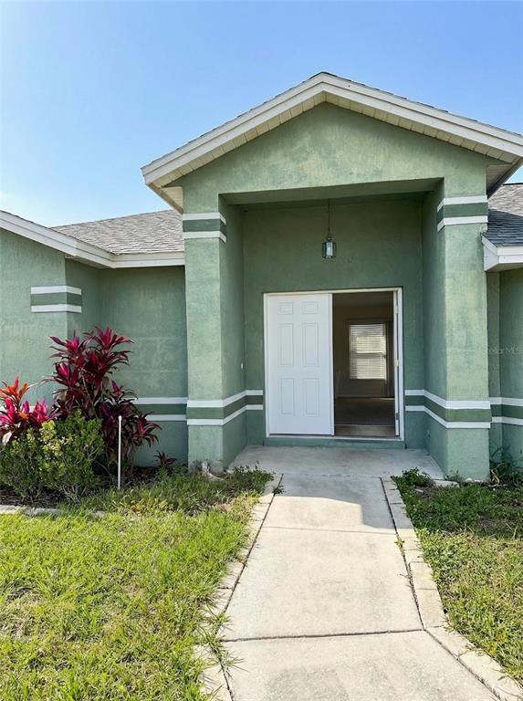 702 Tartan Loop Lake Wales, FL 33853 - Photo 3 of 20 a front view of a house with a yard