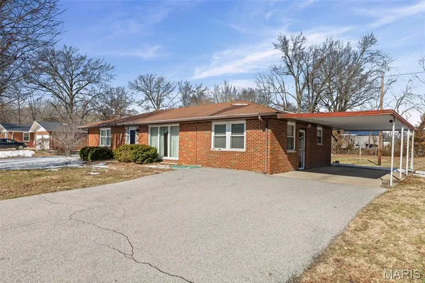 $155,000 | 722 Highway 40, Troy, IL 62294