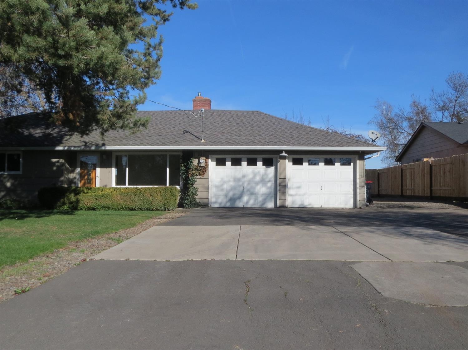 3143 Delta Waters Road Medford, OR 97504 - Photo 1 of 17 Primary Photo