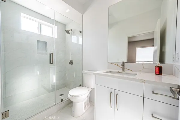 $4,999 | 4445 Auckland Avenue, Toluca Lake, CA 91602