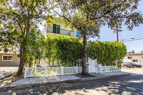 $4,999 | 4445 Auckland Avenue, Toluca Lake, CA 91602