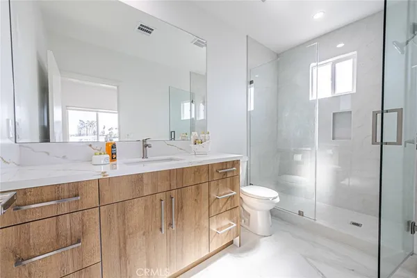 $4,999 | 4445 Auckland Avenue, Toluca Lake, CA 91602