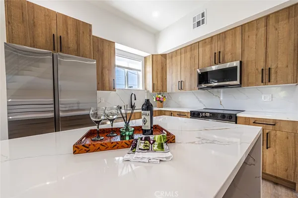 $4,999 | 4445 Auckland Avenue, Toluca Lake, CA 91602