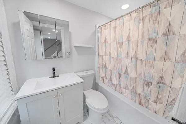 $1,250,000 | 49 Main Street, West Sayville, NY 11796