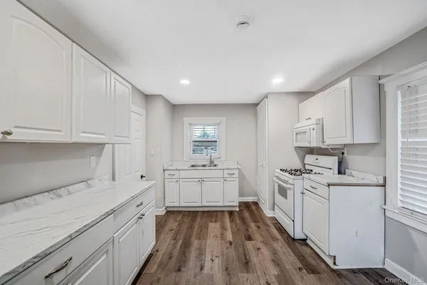 $1,250,000 | 49 Main Street, West Sayville, NY 11796