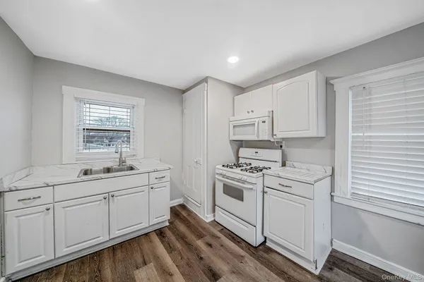 $1,250,000 | 49 Main Street, West Sayville, NY 11796