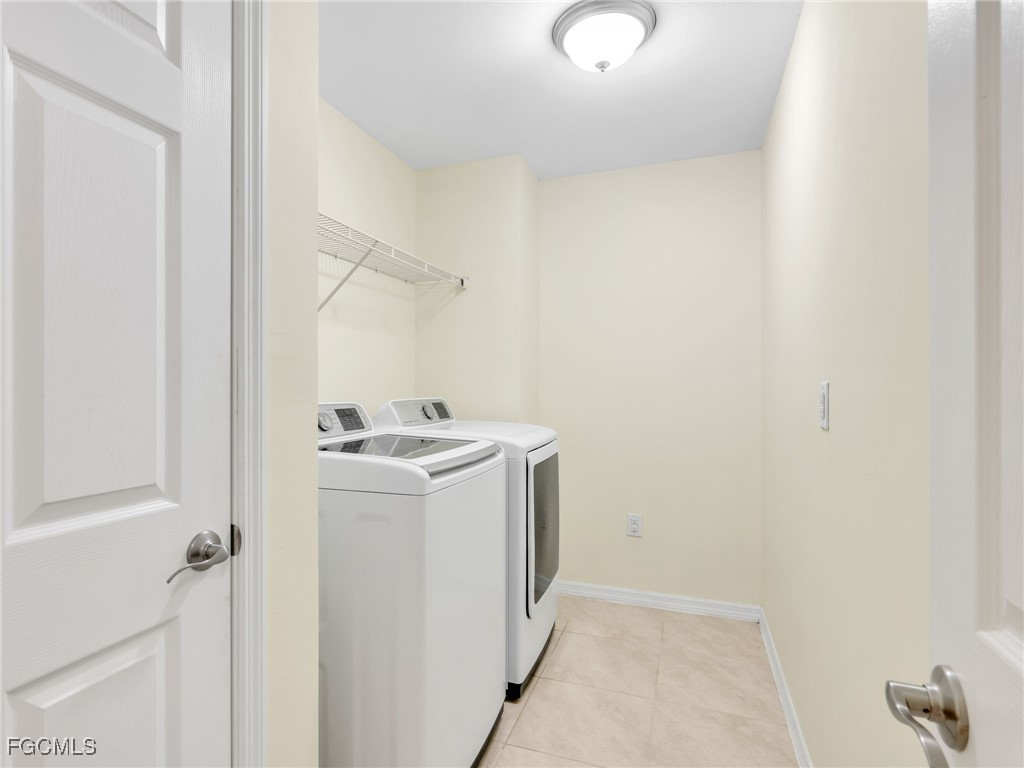 3886 Tilbor Circle Fort Myers, FL 33916 - Photo 26 of 30 a utility room with dryer and washer