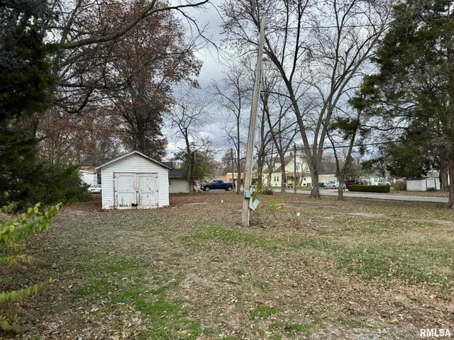 $8,000 | 602 West 3rd Street, Flora, IL 62839