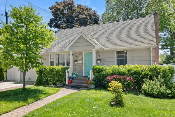 $749,999 | 156 Moore Avenue, Massapequa Park, NY 11762