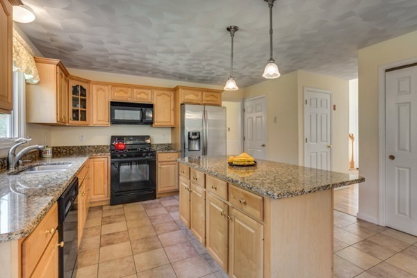 197 Hudson Road Stow, MA 01775 - Photo 10 of 30