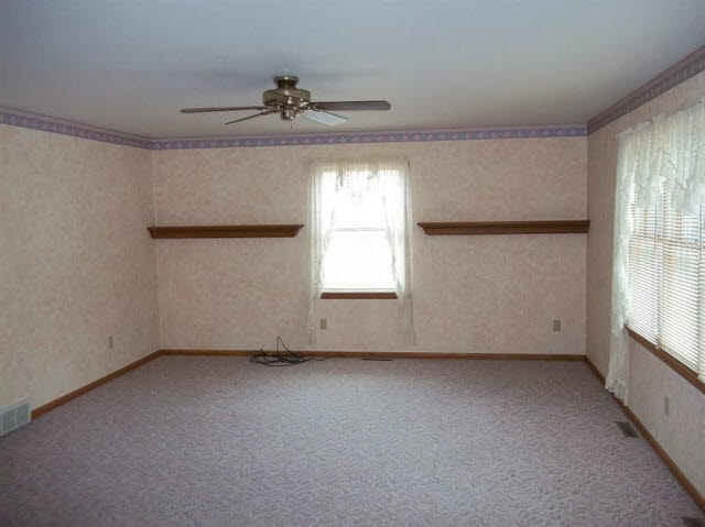 1630 Short Road Saginaw, MI 48609 - Photo 6 of 8 20036511-5.JPG