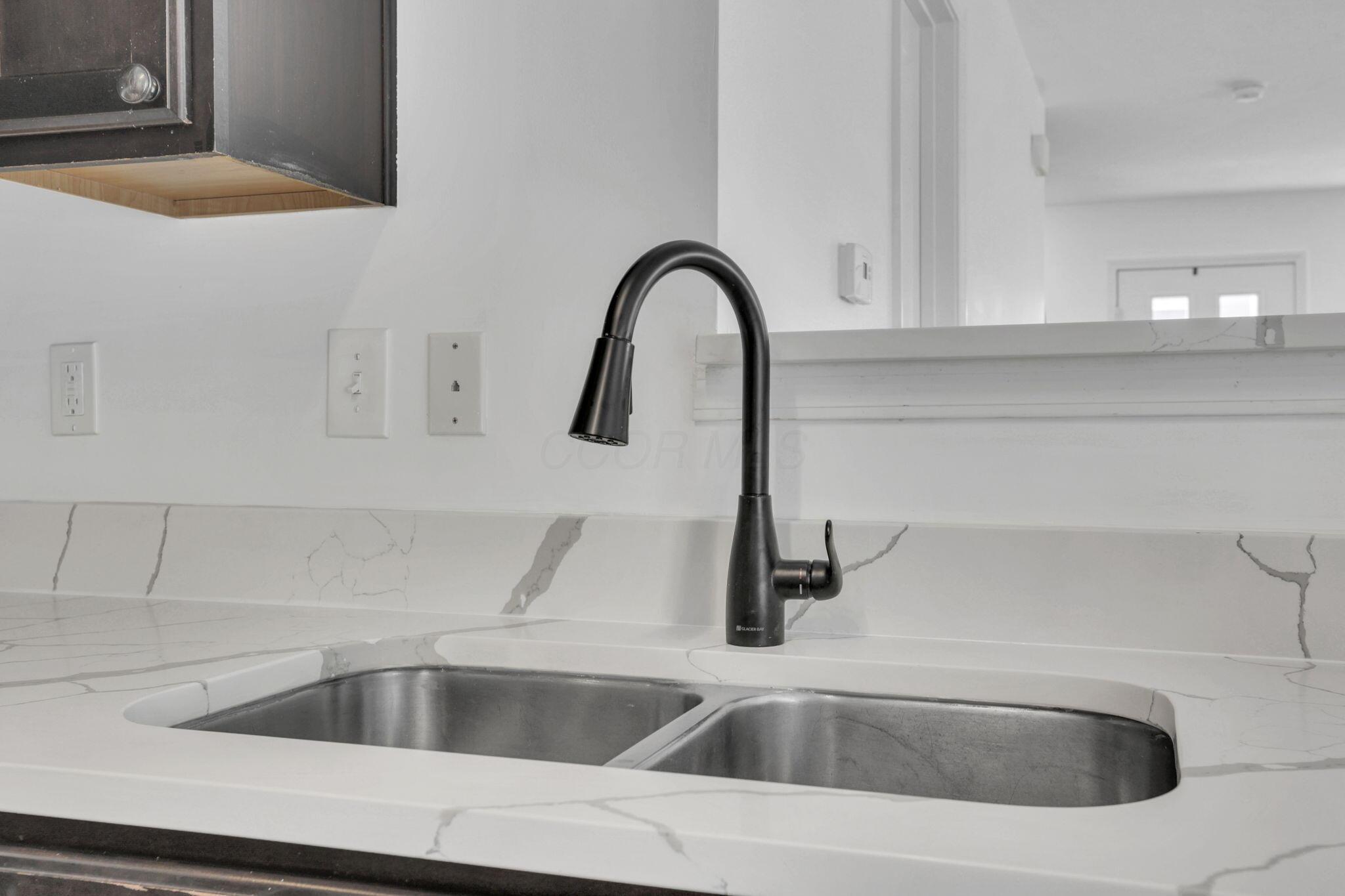 120 Gifford Road Columbus, OH 43235 - Photo 11 of 31 New Quartz Countertops