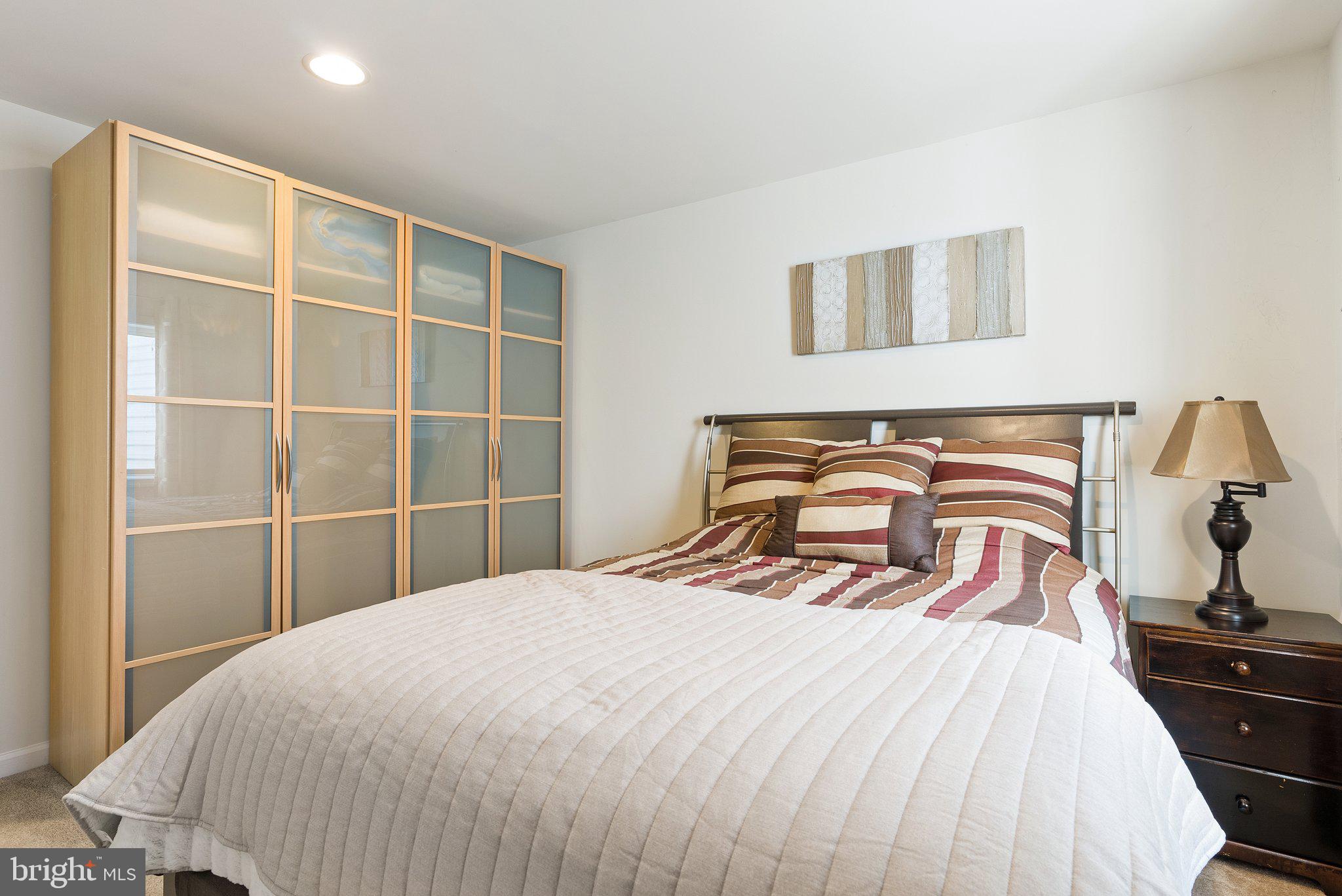 25849 Racing Sun Drive Aldie, VA 20105 - Photo 49 of 80 Armoire and Bed Convey!