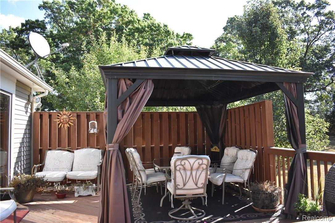 5541 Wasson Road Pinckney, MI 48169 - Photo 18 of 22 18. Deck