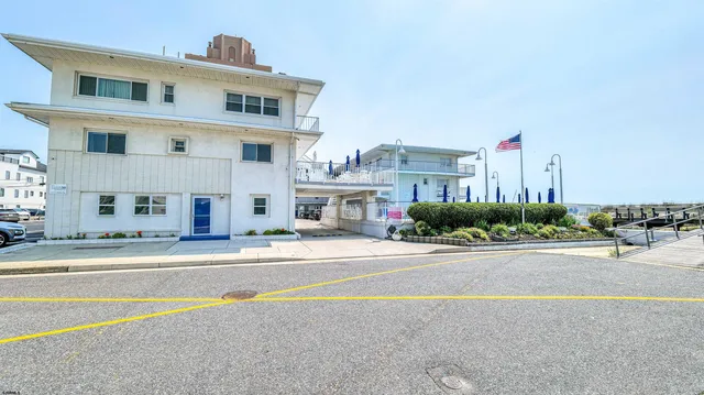 $1,200 | 111 South Dudley Avenue, Unit 211, Ventnor City, NJ 08406