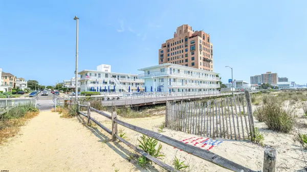 $1,200 | 111 South Dudley Avenue, Unit 211, Ventnor City, NJ 08406