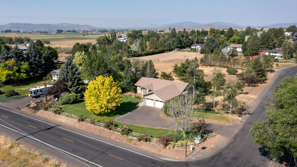 8906 Rockinghorse Lane Klamath Falls, OR 97603 - Photo 4 of 32 Drone2