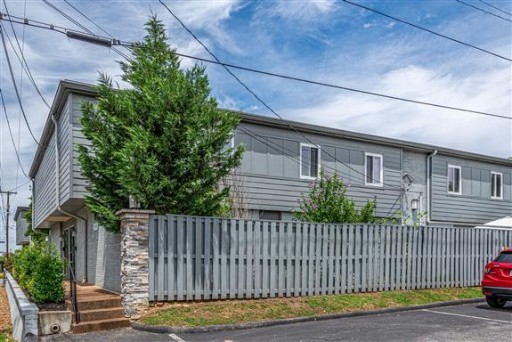 1900 Richard Jones Road, Unit V2 Nashville, TN 37215 - Photo 21 of 23 a front view of a house with a garden