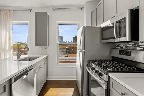 $299,000 | 1322 West Huron Street, Unit 4N, Chicago, IL 60642