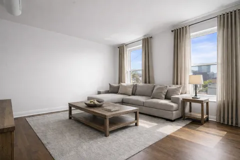 $299,000 | 1322 West Huron Street, Unit 4N, Chicago, IL 60642