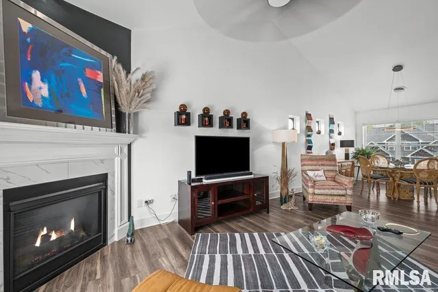 $285,000 | 3043 Shanes Way, Unit 3043, Bettendorf, IA 52722