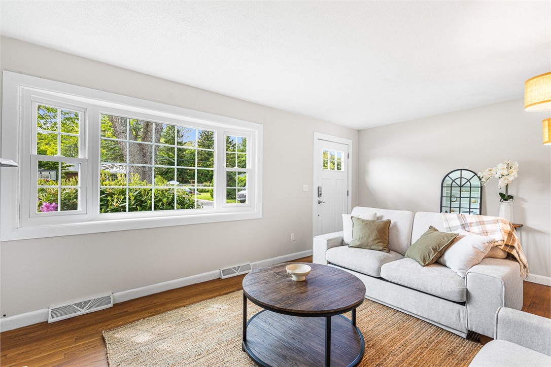 64 Flint Corn Road Portsmouth, RI 02871 - Photo 13 of 38 Living Room
