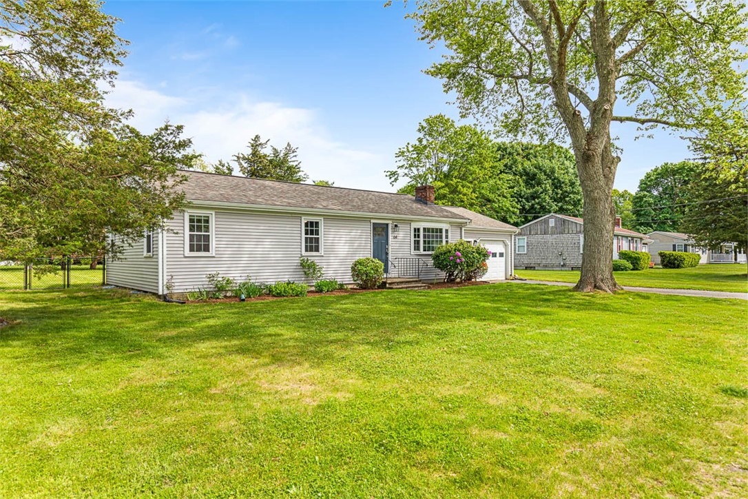 64 Flint Corn Road Portsmouth, RI 02871 - Photo 3 of 38 Front yard