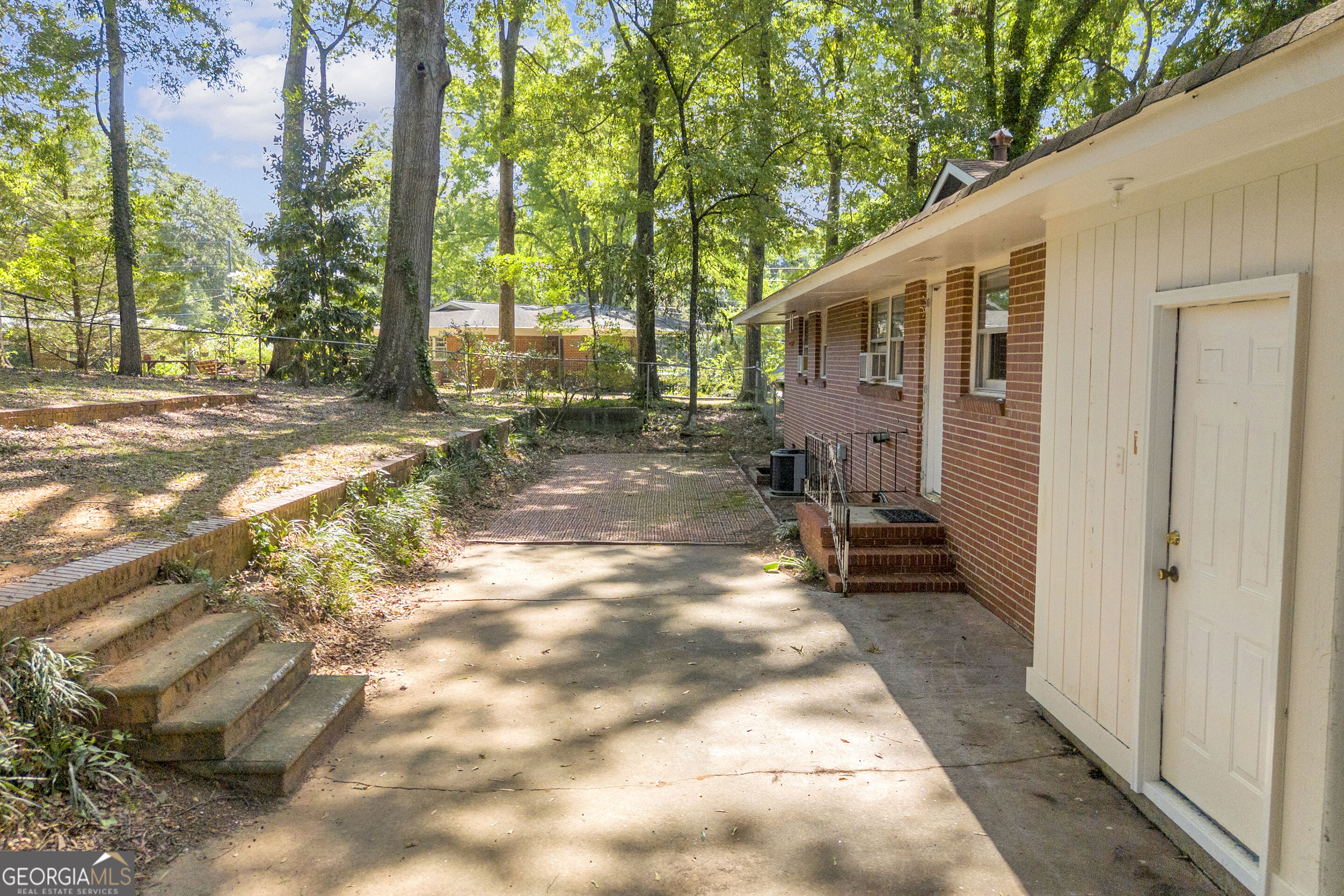 402 Woodland Road Monroe, GA 30655 - Photo 7 of 45 Gallery Image 7