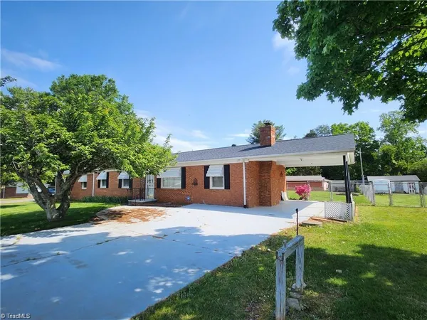 $2,250 | 5511 Macy Grove Road, Kernersville, NC 27284